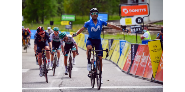 Julian Alaphilippe deler fortryllelsen af regnbueskjorten?