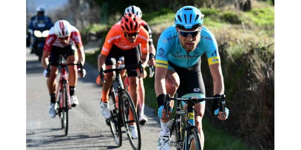 Paris-Nice stadium 4: Sprinter Cote bryder ud for at vinde