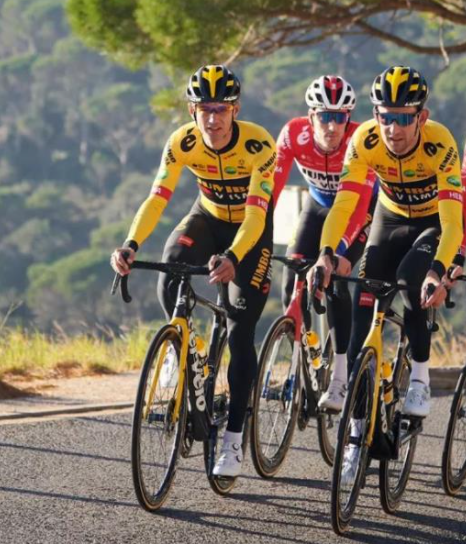 Holdmedlemmer inficeret med den nye krone, Jumbo træningslejr sluttede tidligt