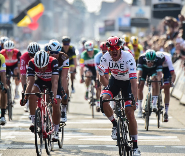 UAE spiller hjælper hinanden til at vinde