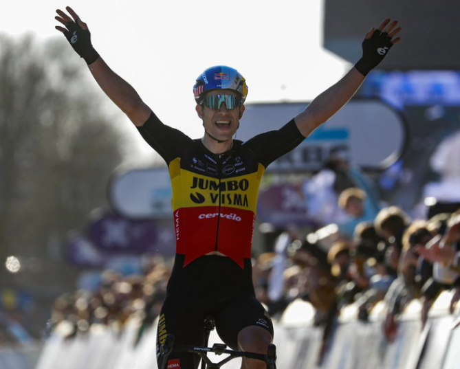 Wout van Aert vinder solo-sejr